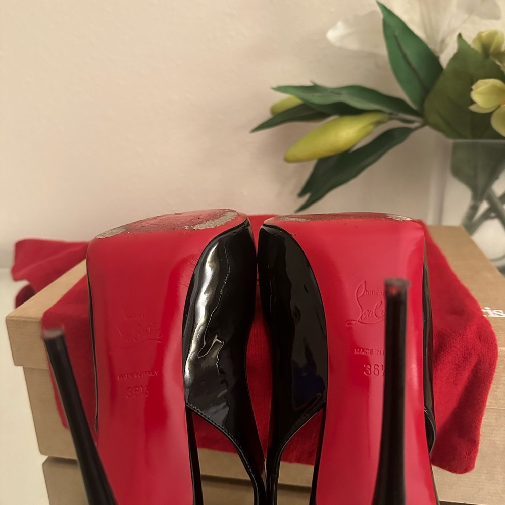Christian Louboutin - Picture 6 of 10